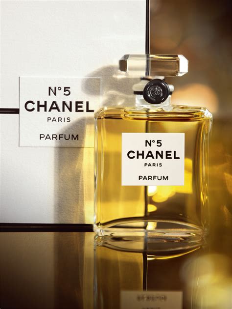 Chanel N°5 Estratto, il profumo per le donne forti.